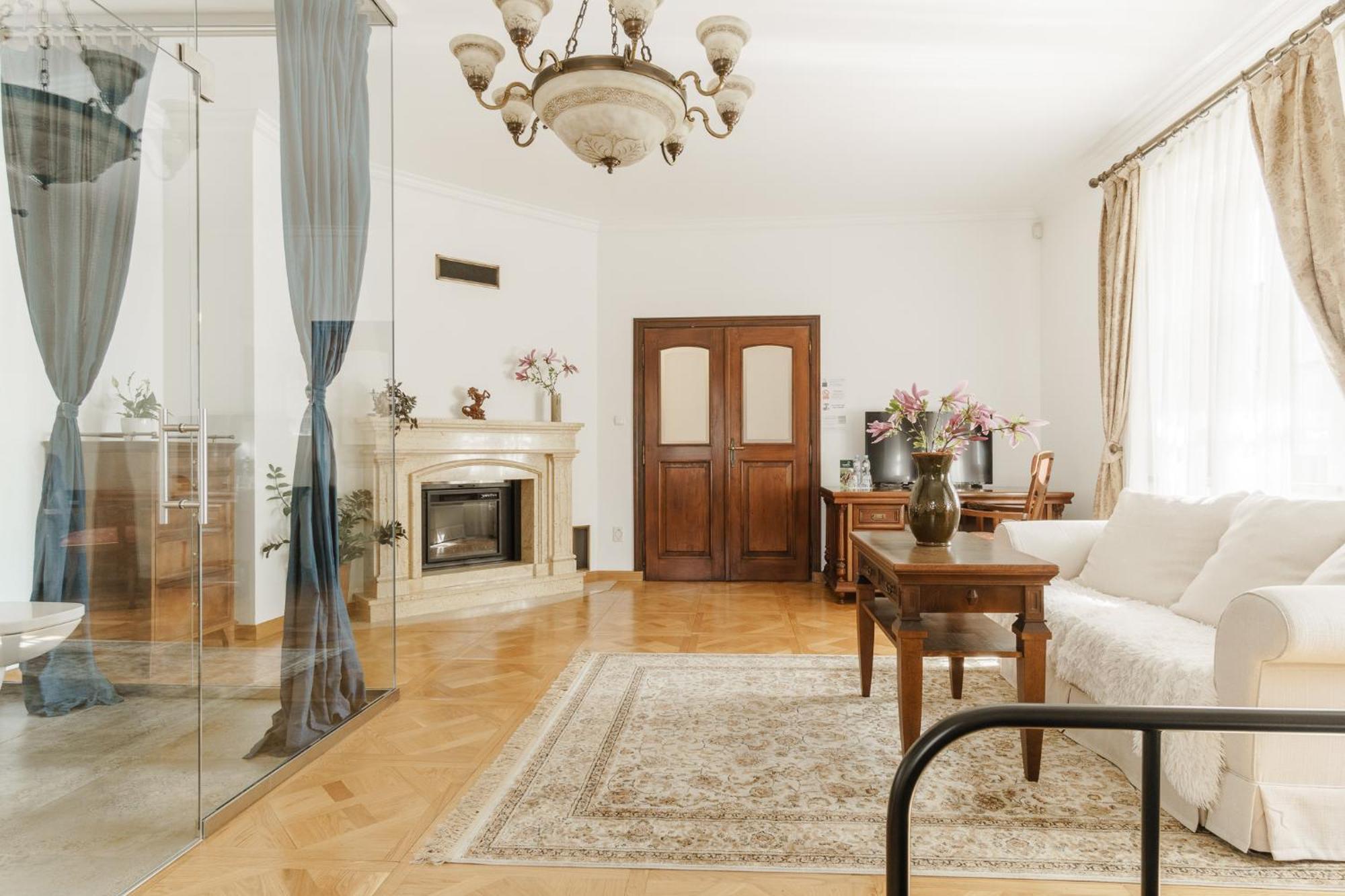 Apartamenty W Dworku Cheval Краков Экстерьер фото